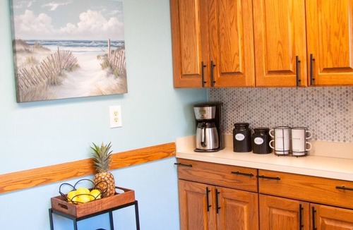 Northeast Virginia Beach House | Beach Happy 4bdrm/9guests vacation gem steps to beach