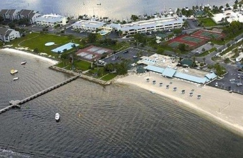 Ruskin Apartment | Beach Happy Getaway!! 2 BEDS, 1 BA W Parking