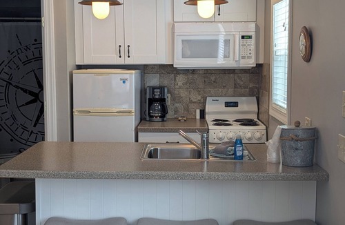 Sturgeon Bay Cottage | Beach Harbor Resort - Studio Cottage