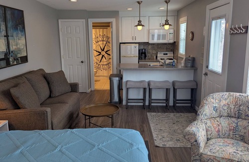 Sturgeon Bay Cottage | Beach Harbor Resort - Studio Cottage