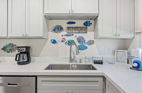 Del Mar Apartment | Beach Haven 3BR Group Stay | 2 Private Suites Near McGee Beach