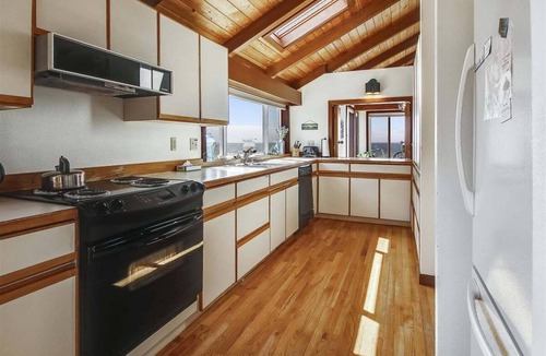 Tolovana Park House | Beach Haven - Beachfront!