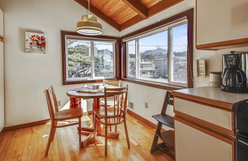 Tolovana Park House | Beach Haven - Beachfront!