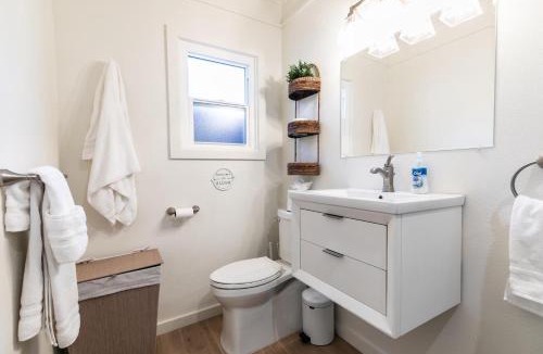 Kings Beach House | Beach Haven Lakefront - On a Sandy Beach with Guest House