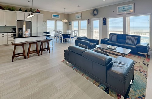 Miramar House | Beach Heaven | Beachfront & Private Elevator