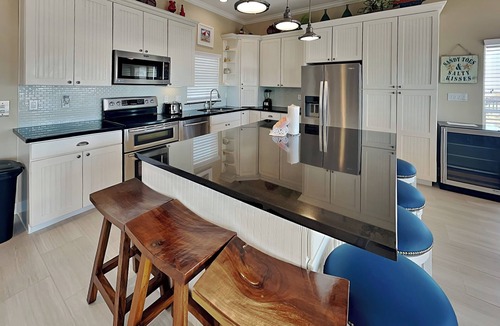 Miramar House | Beach Heaven | Beachfront & Private Elevator