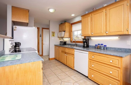 Anglo Rustico House | Beach Hill Cottage—Waterview PEI Retreat with Wraparound Deck & Family-Friendly