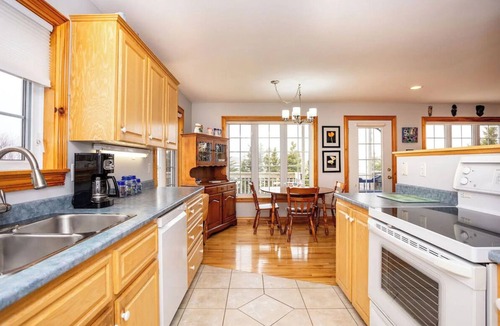 Anglo Rustico House | Beach Hill Cottage—Waterview PEI Retreat with Wraparound Deck & Family-Friendly
