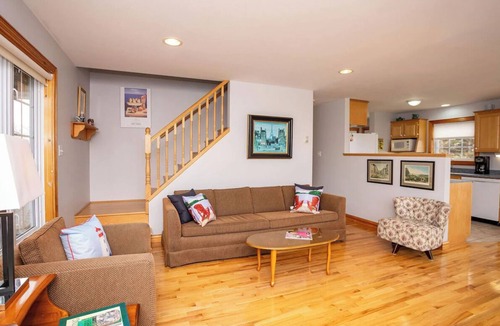 Anglo Rustico House | Beach Hill Cottage—Waterview PEI Retreat with Wraparound Deck & Family-Friendly
