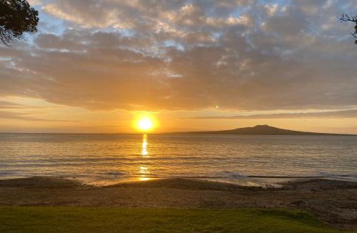 Takapuna House | Beach holiday retreat