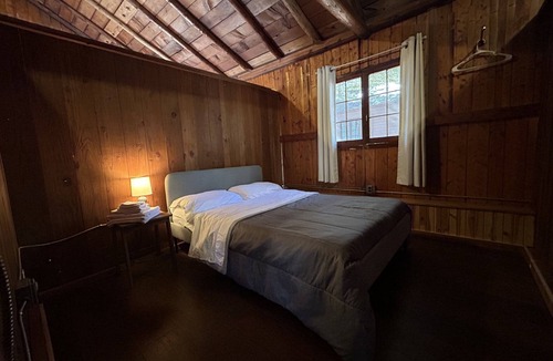 Applegate Cabin | Beach, hot tub, 3BDRM