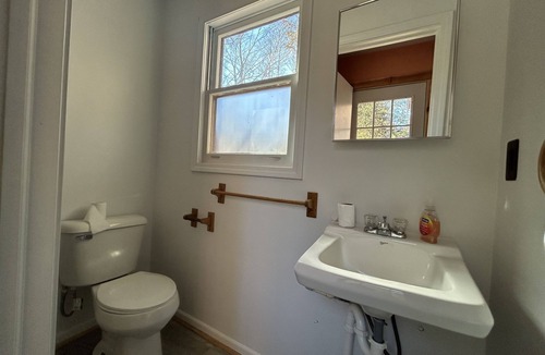 Applegate Cabin | Beach, hot tub, 3BDRM