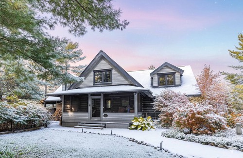 Parry Sound Cottage | Beach, Hot Tub, Firepit, Canoe, Dock, Games Room
