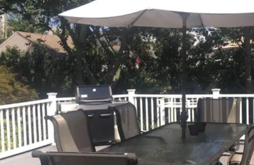 Wall House | Beach House 2 blocks to Beach