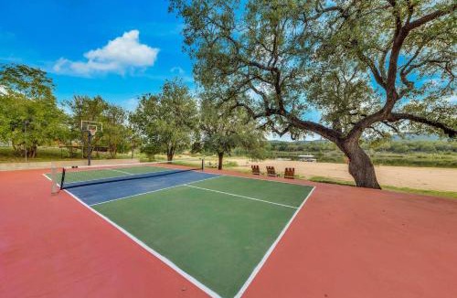 Kingsland House | Beach House 2 on Lake LBJ - Sleeps 24