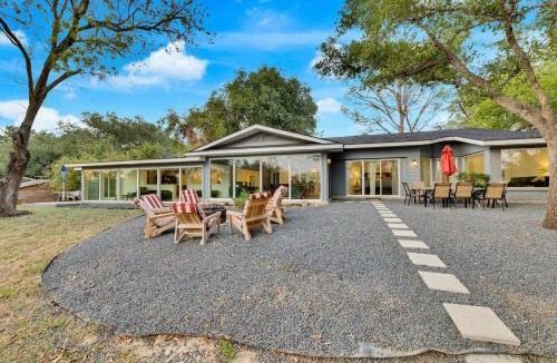 Kingsland House | Beach House 2 on Lake LBJ - Sleeps 24