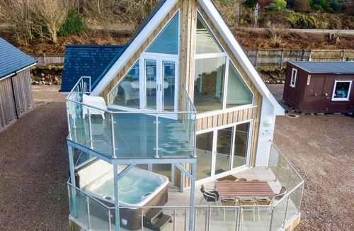 Kentallen Apartment | Beach House 5 with Hot Tub