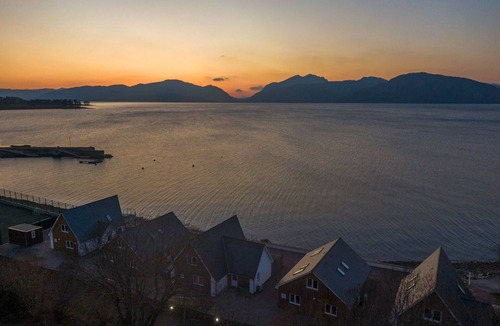 Kentallen Apartment | Beach House 5 with Hot Tub