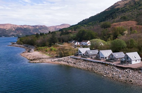 Kentallen Apartment | Beach House 5 with Hot Tub
