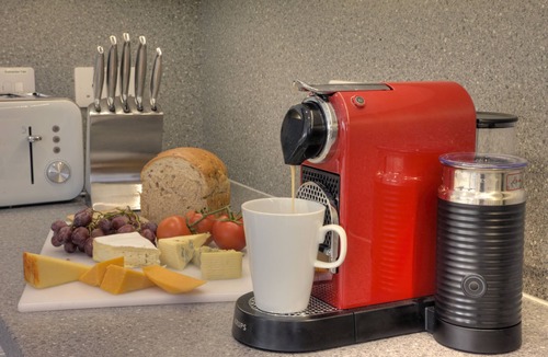 Kentallen Apartment | Beach House 5 with Hot Tub