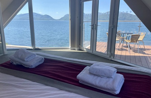 Kentallen Apartment | Beach House 5 with Hot Tub