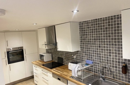 Southport Apartment | Beach House Courtyard 2 Bed