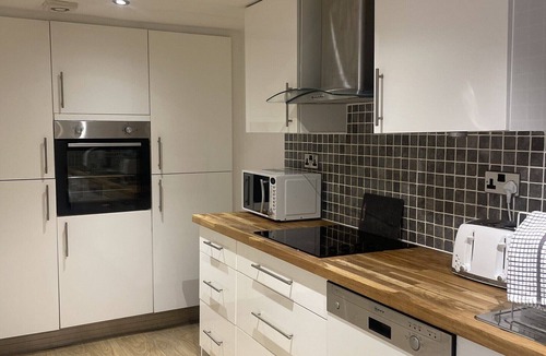 Southport Apartment | Beach House Courtyard 2 Bed