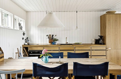 Nykobing Sjaelland House | Beach house with wild roses and sunbeams