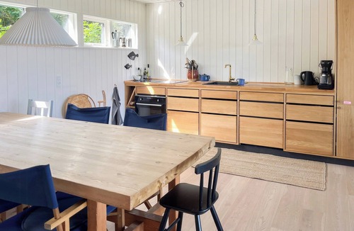 Nykobing Sjaelland House | Beach house with wild roses and sunbeams