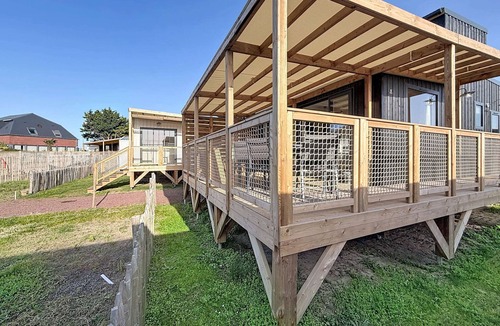 Saint-Pair-sur-Mer Ski Chalet | Beach house - 6 guests, heated pool - St-Pair