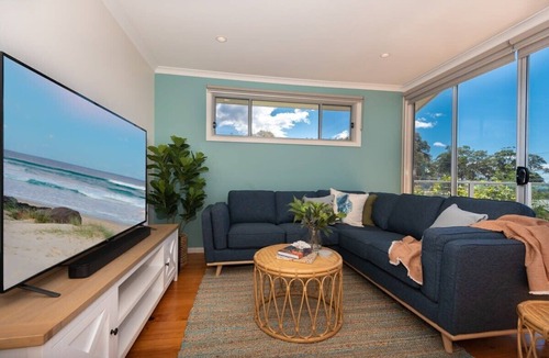 Batehaven House | Beach House Ocean Views in Batehaven