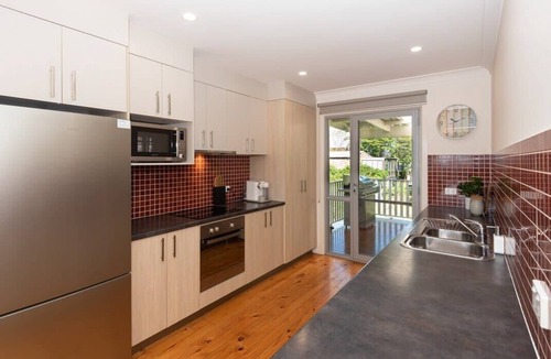 Batehaven House | Beach House Ocean Views in Batehaven