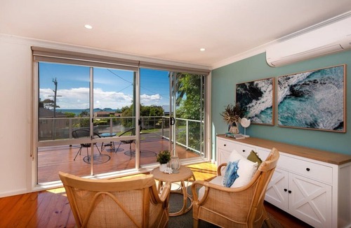Batehaven House | Beach House Ocean Views in Batehaven