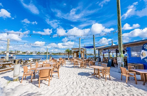 Grande Lagoon Lakes House | Beach House on the Bay