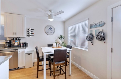 Crown Point Condo | Beach House one block from Mission Bay w/AC