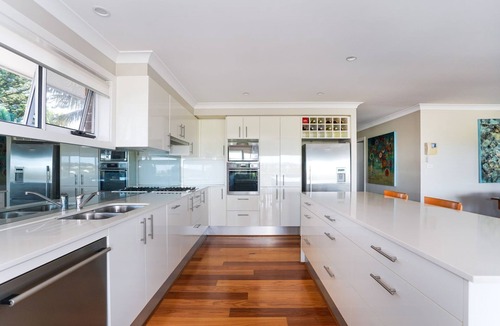 Warriewood Apartment | Beach House Upper Unit