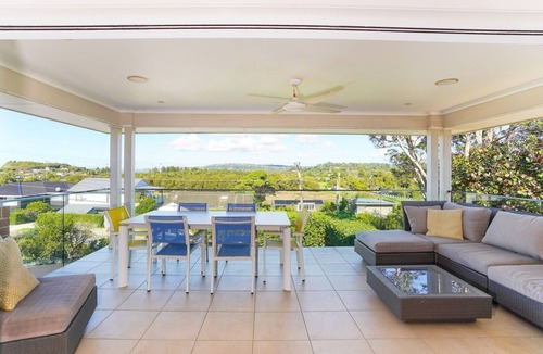 Warriewood Apartment | Beach House Upper Unit
