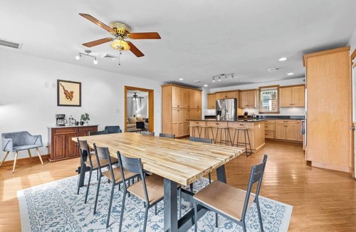 Willoughby Spit House | Beach house w/BBQ & jacuzzi tub