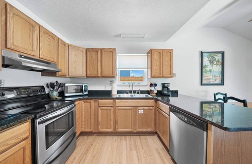 El Centro Beach House | Beach House w/Private Pool, Sleeps 8, 1.5 Miles to Pier Park & Frank Brown Park