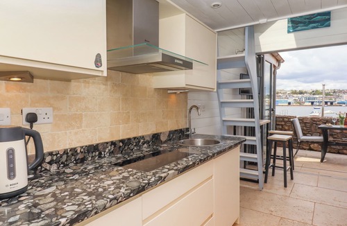 Shaldon Cottage | Beach Hut 5