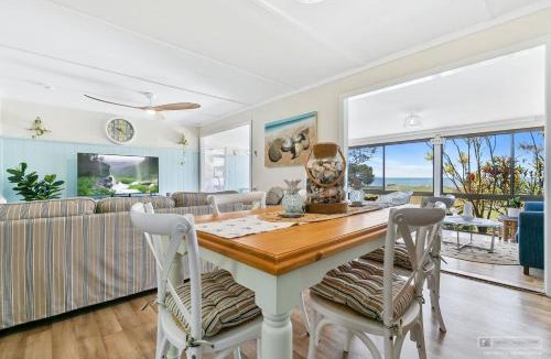 Beachmere House | Beach Hut