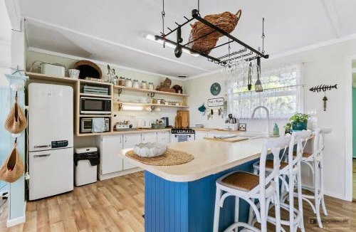 Beachmere House | Beach Hut