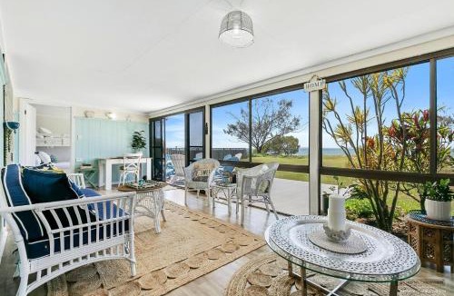 Beachmere House | Beach Hut