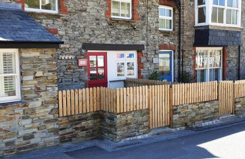 Trebarwith Strand Apartment | Beach Hut
