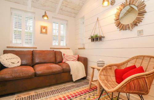 Trebarwith Strand Apartment | Beach Hut