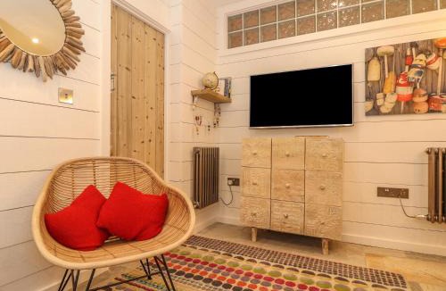 Trebarwith Strand Apartment | Beach Hut