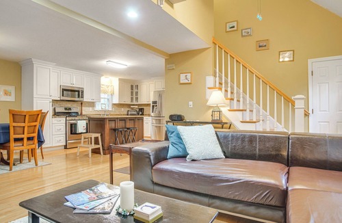 Mashpee House | Beach & Lake Access: Group Getaway in Mashpee!