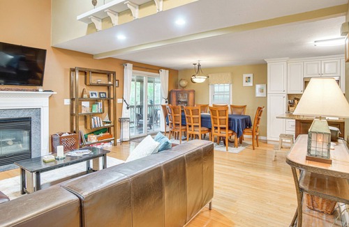 Mashpee House | Beach & Lake Access: Group Getaway in Mashpee!