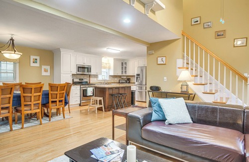 Mashpee House | Beach & Lake Access: Group Getaway in Mashpee!