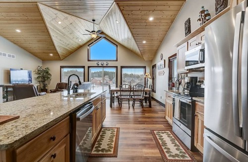 New Lisbon House | Beach Lake Cottage with Hot Tub